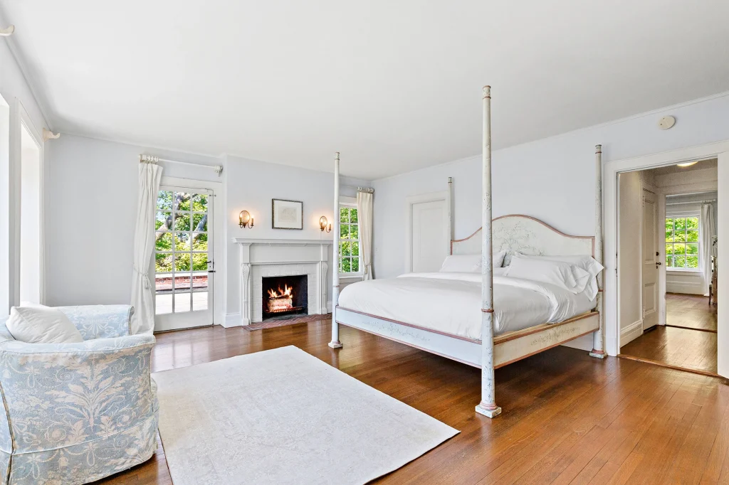Manor House-Bed room