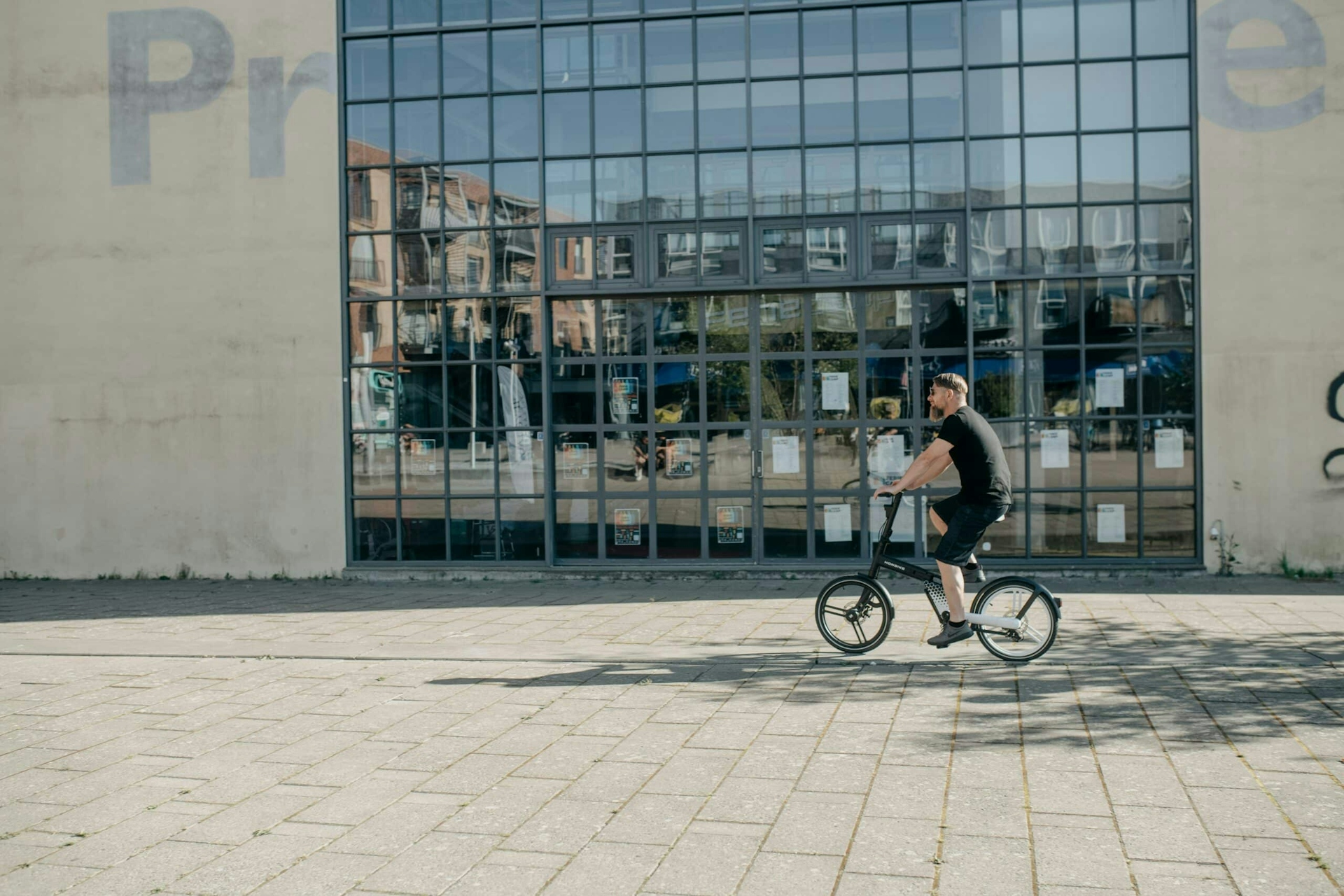 Exploring the Benefits of Foldable Bikes for Urban Living