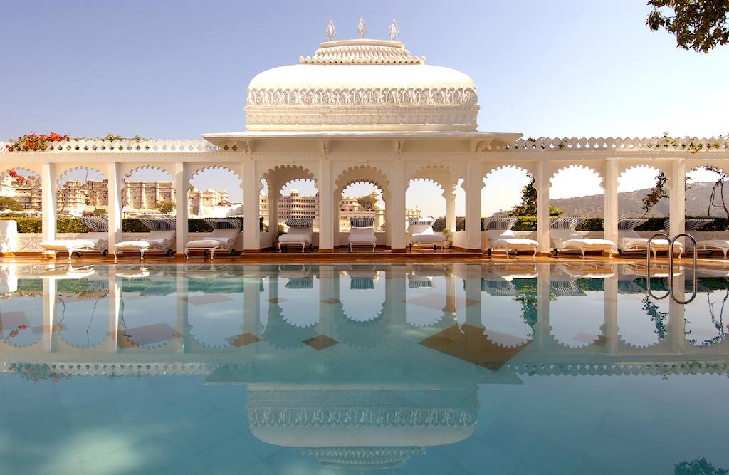 taj lake 1