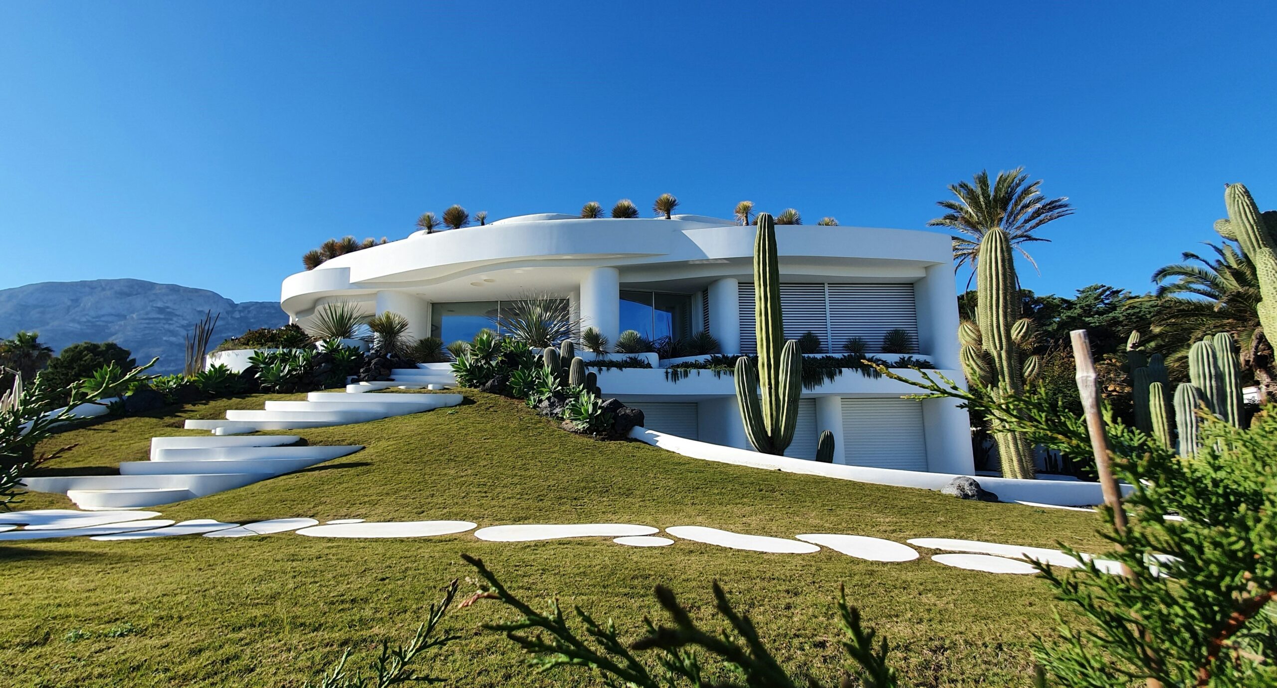 Investing in Prestige: Why Ultra-Luxury Real Estate Is a Power Move