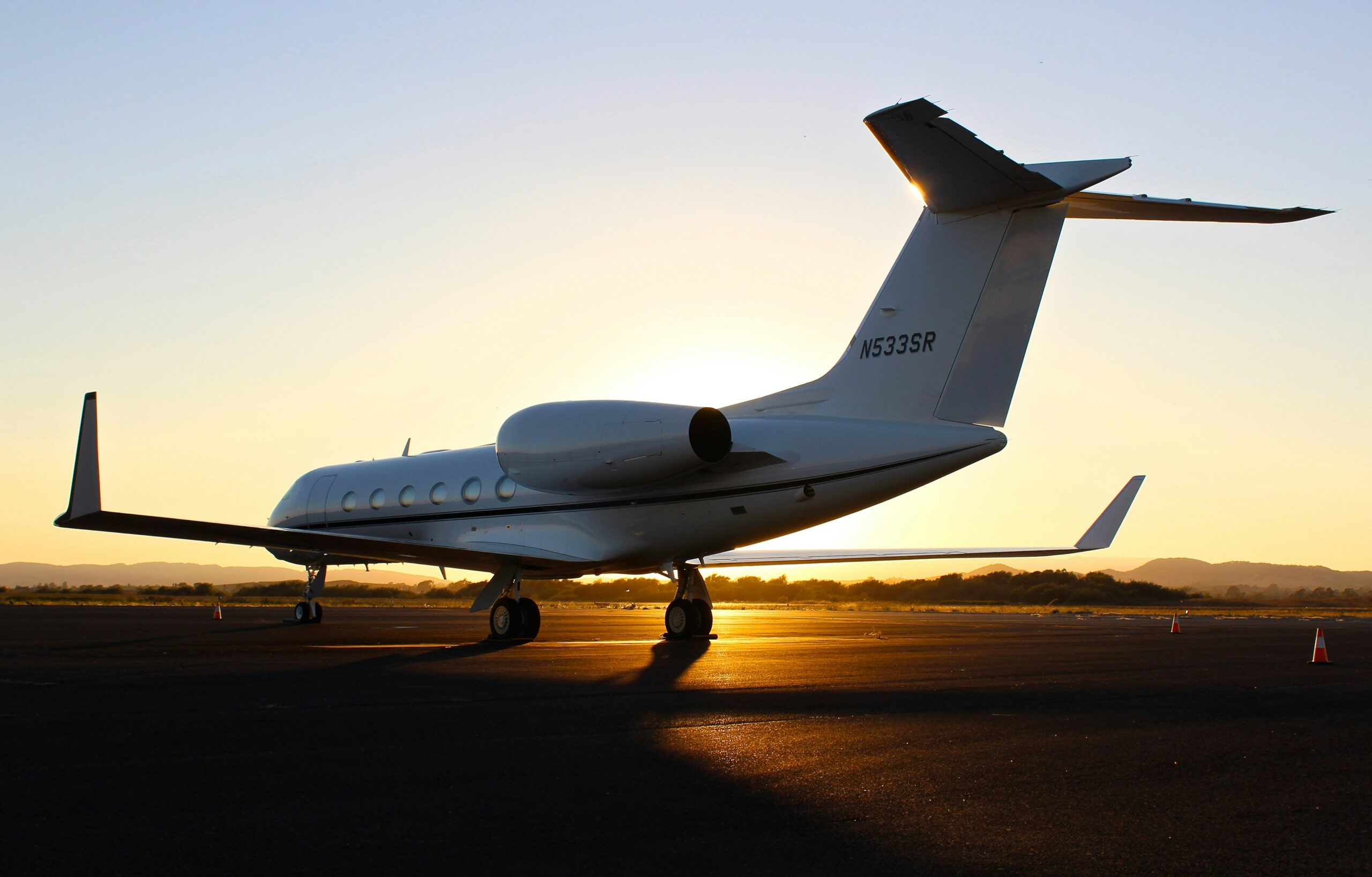 Refundable or Non-Refundable Business Class: What Sets Them Apart?